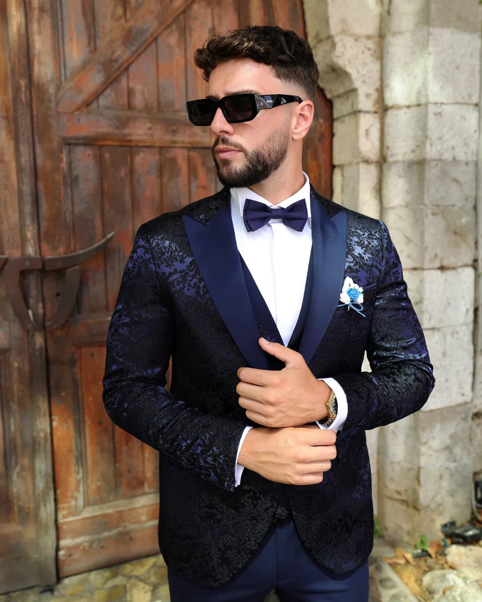kostum ceremonial me design blu