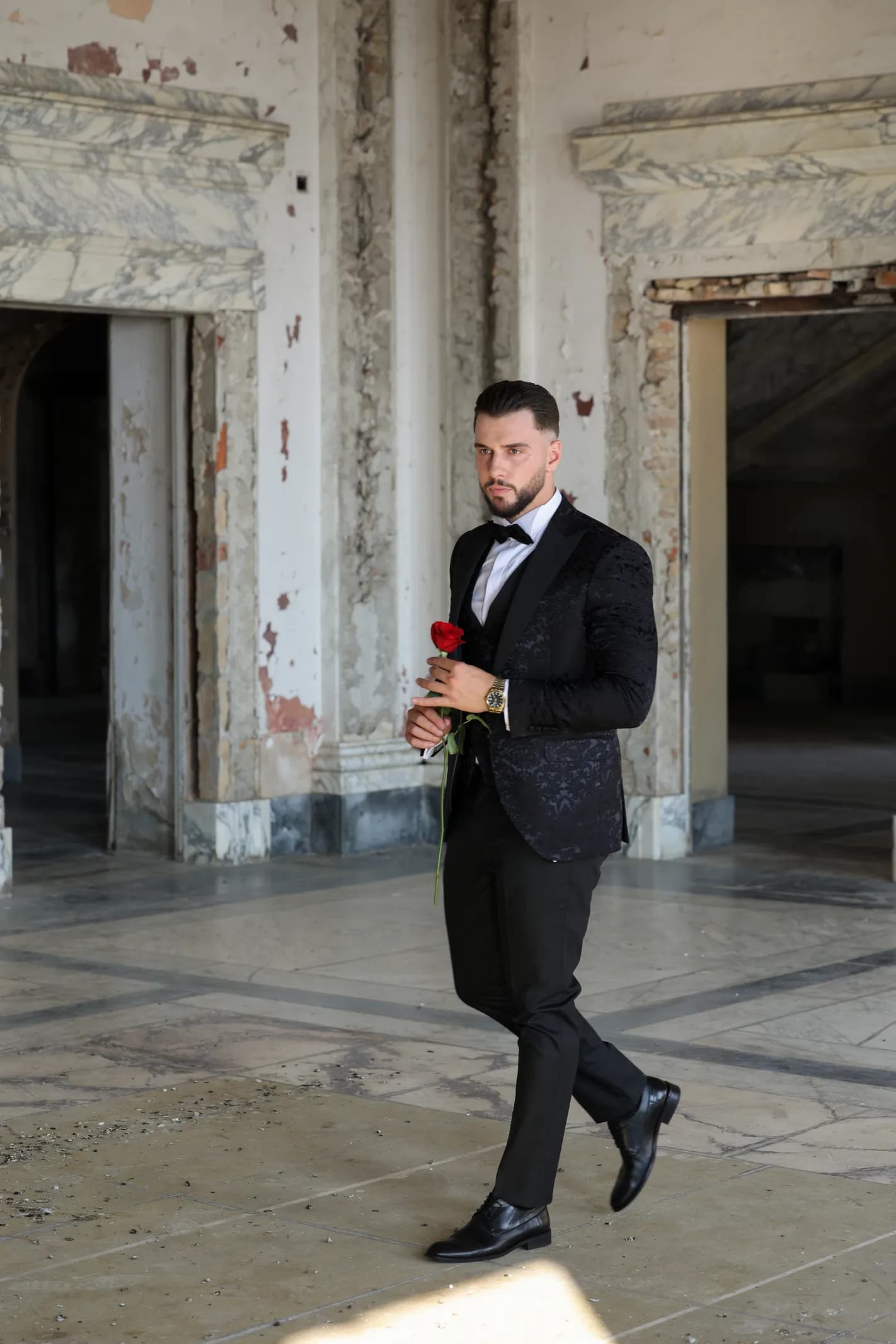kostum ceremonial me design i zi – foto 3